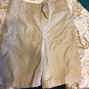 Boys Land’s End khaki shorts size 10-12.